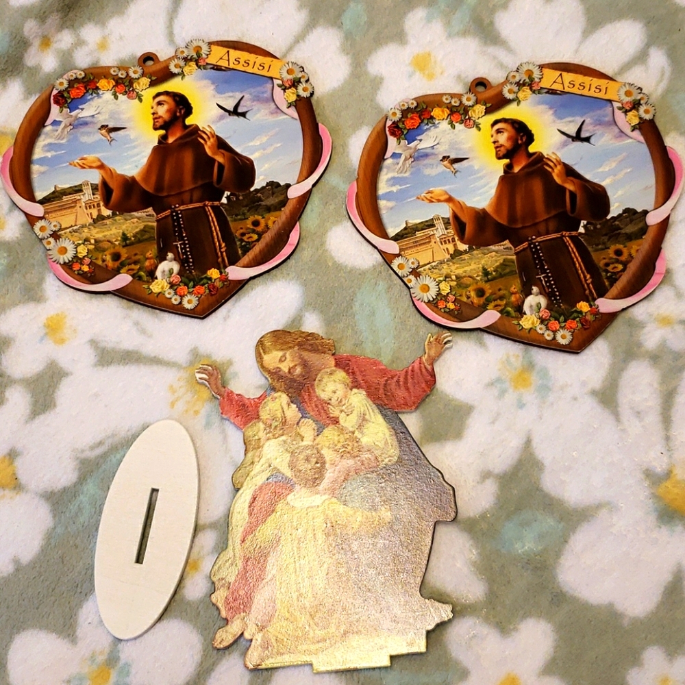 Set of 2 items/ 1 of Assisi & 1 of Jesus / Wood